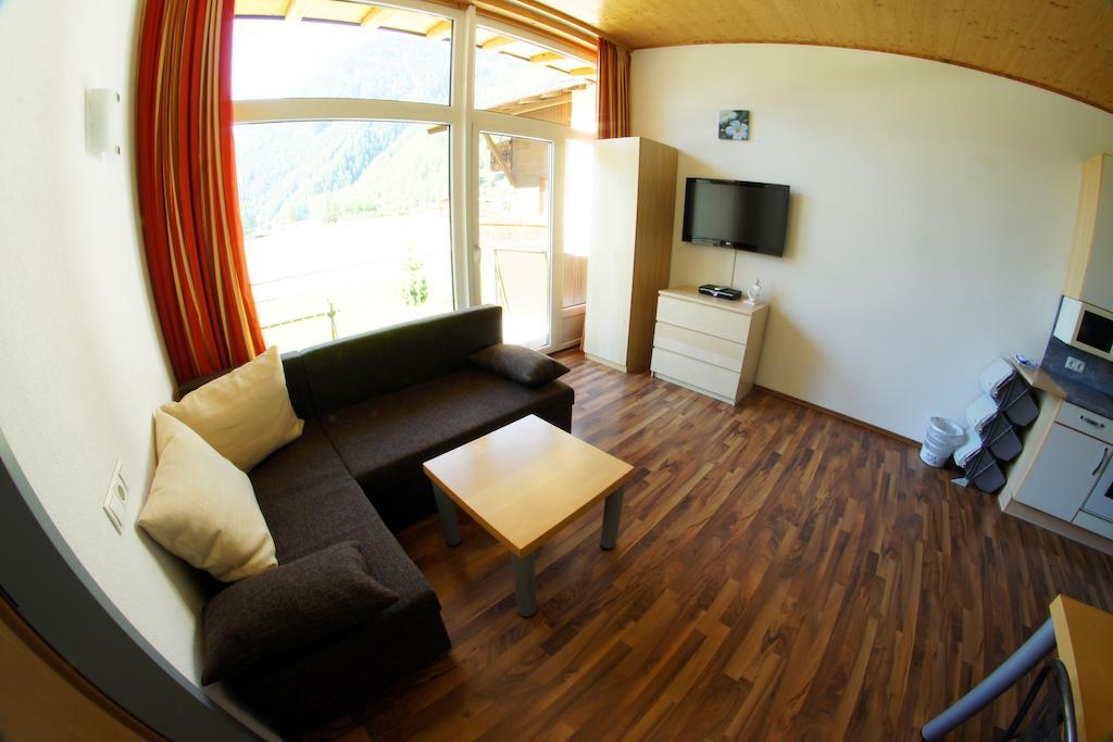 Apartments Bauernhof Dismasn Hof Langenfeld Ruang foto
