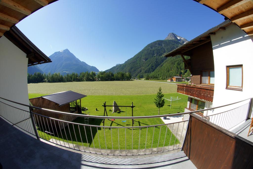 Apartments Bauernhof Dismasn Hof Langenfeld Ruang foto